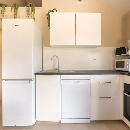 Charming With Private Pool Сasa de vacaciones