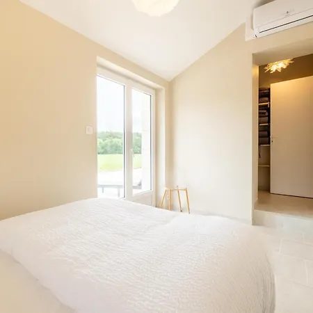 Charming With Private Pool Сasa de vacaciones Hautefort