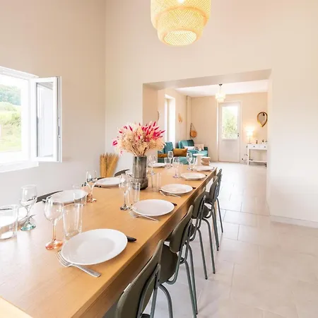 Charming With Private Pool Сasa de vacaciones *