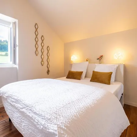 Charming With Private Pool Сasa de vacaciones