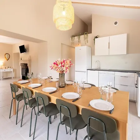 Charming With Private Pool Сasa de vacaciones