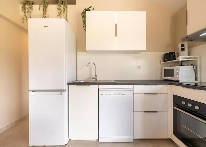 Charming With Private Pool Feriehus