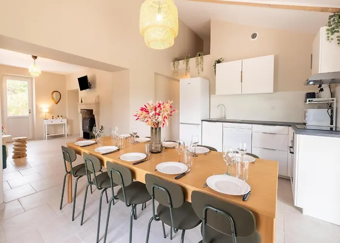 Charming With Private Pool Feriehus